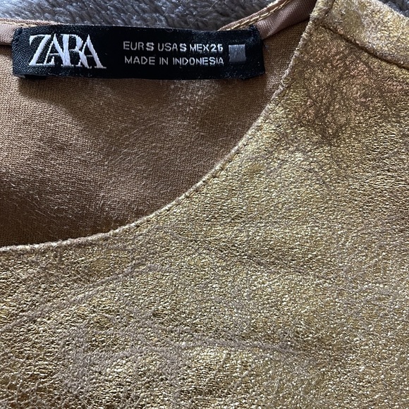 Zara Metallic Gold Crop - Picture 2 of 3